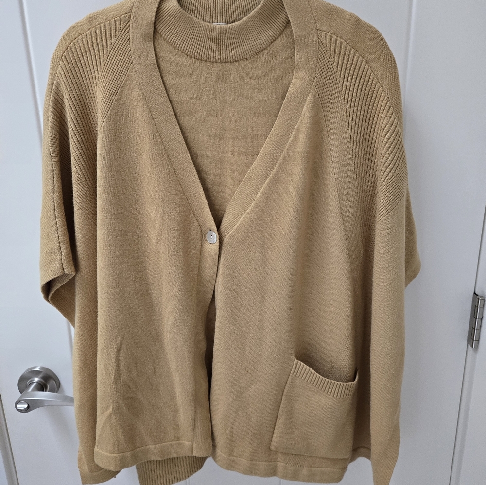 Marla Wynne Cape/Cardigan Size S